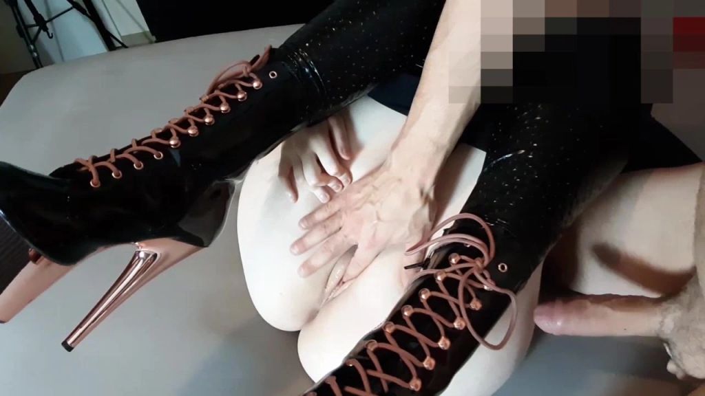 sexy foto nr. 5 von Mitbewohner fickt mich leidenschaftlich