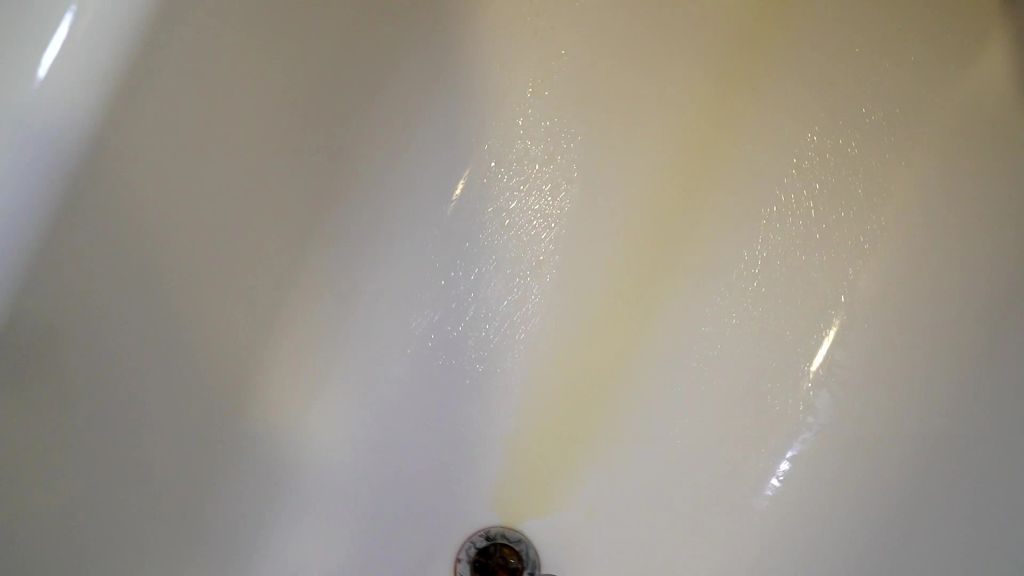 sexy foto nr. 9 von Badewannenpiss, Leckst du mir die Muschie sauber???