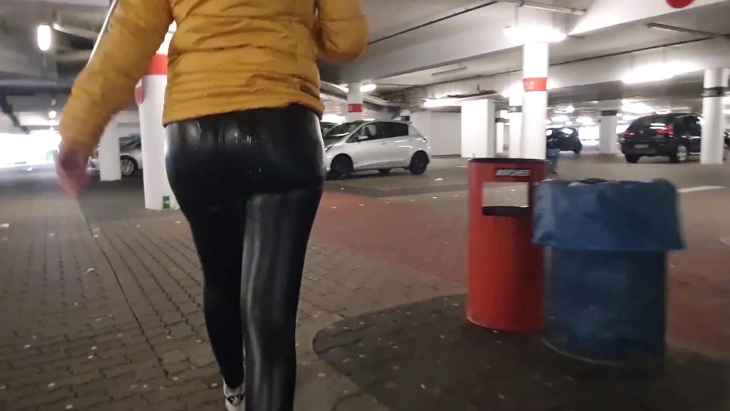 sexy foto nr. 9 von MEGAKRANK!!! Fick am Möbelhaus + Spermawalk