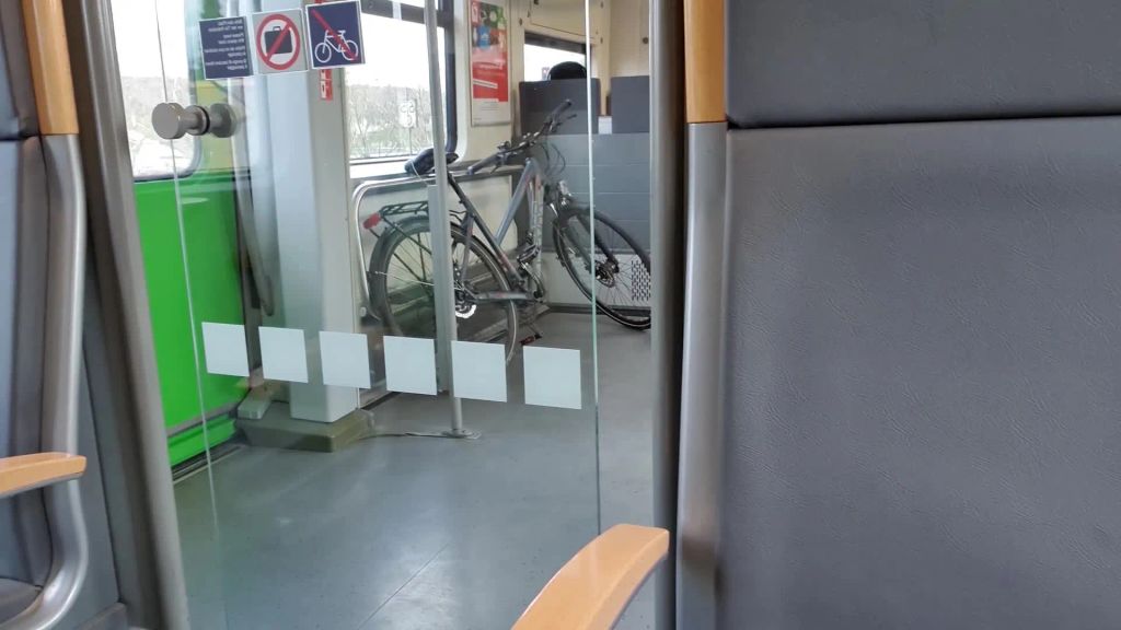 sexy foto nr. 5 von MEGAKRANK*blowJOB-qUICKY mitten im ZUG