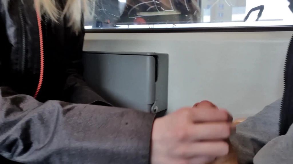sexy foto nr. 6 von TsuNami-SpERMAfAhrt für NeRVöSEn FaHrGasT