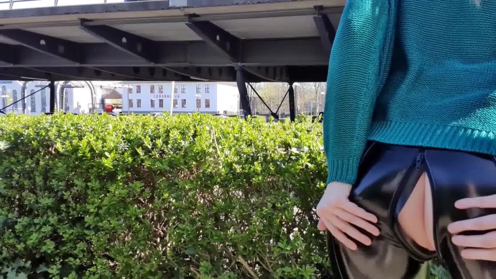 sexy foto nr. 9 von MEGA Public! Parkplatz Quicky mit XXL Sperma Happy End