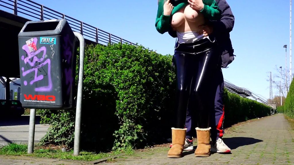 sexy foto nr. 10 von MEGA Public! Parkplatz Quicky mit XXL Sperma Happy End