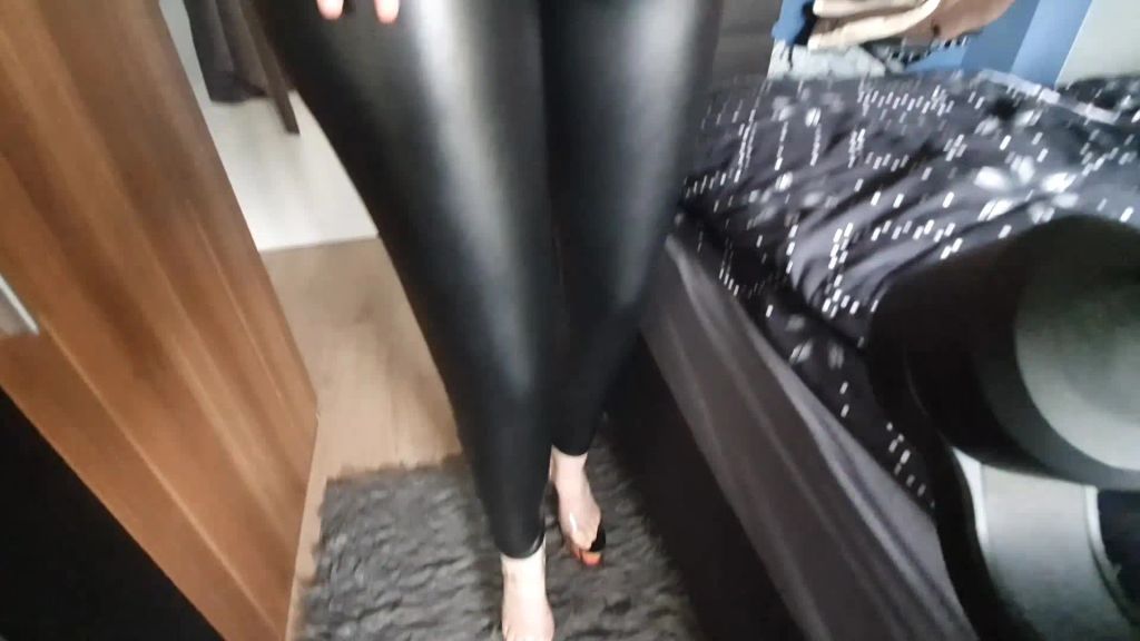 sexy foto nr. 1 von Stiefbruder`s Lederflittchen