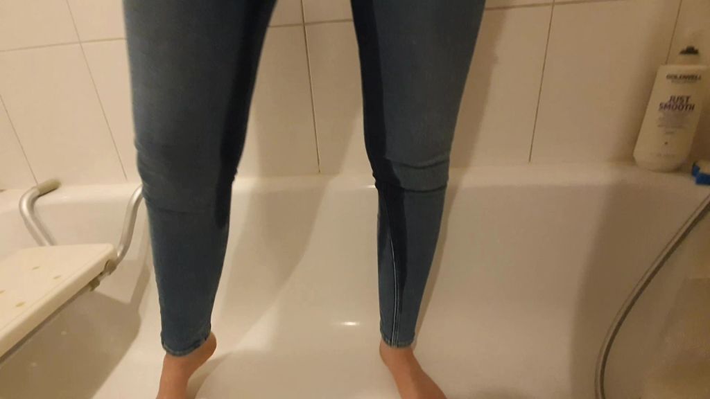 sexy foto nr. 7 von Jeanspiss Leck mir die Fotze nach dem pissen