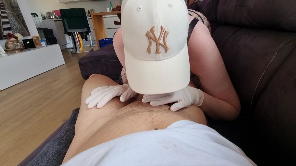 sexy foto nr. 2 von Latex Handjob für Mitbewohner