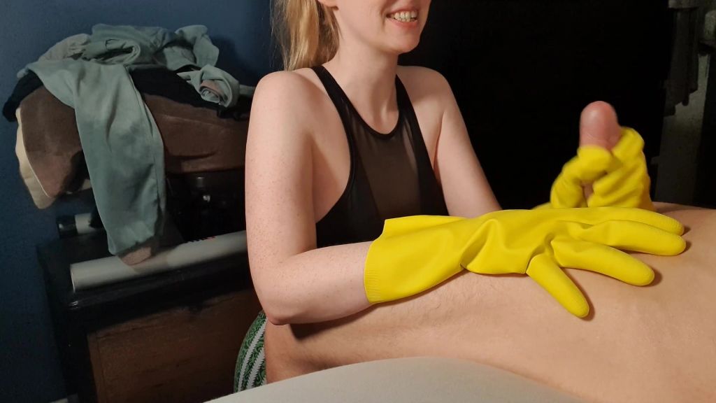 sexy foto nr. 3 von Handschuh Handjob für Mitbewohner