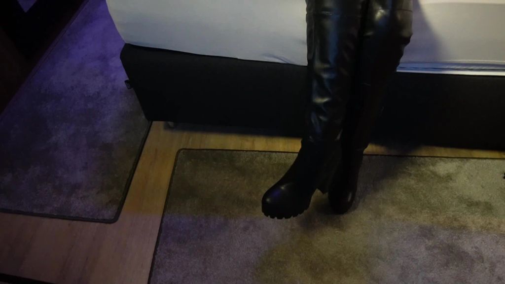 sexy foto nr. 1 von Als Leder Stiefel Fickstück gebucht und abgefickt!!!