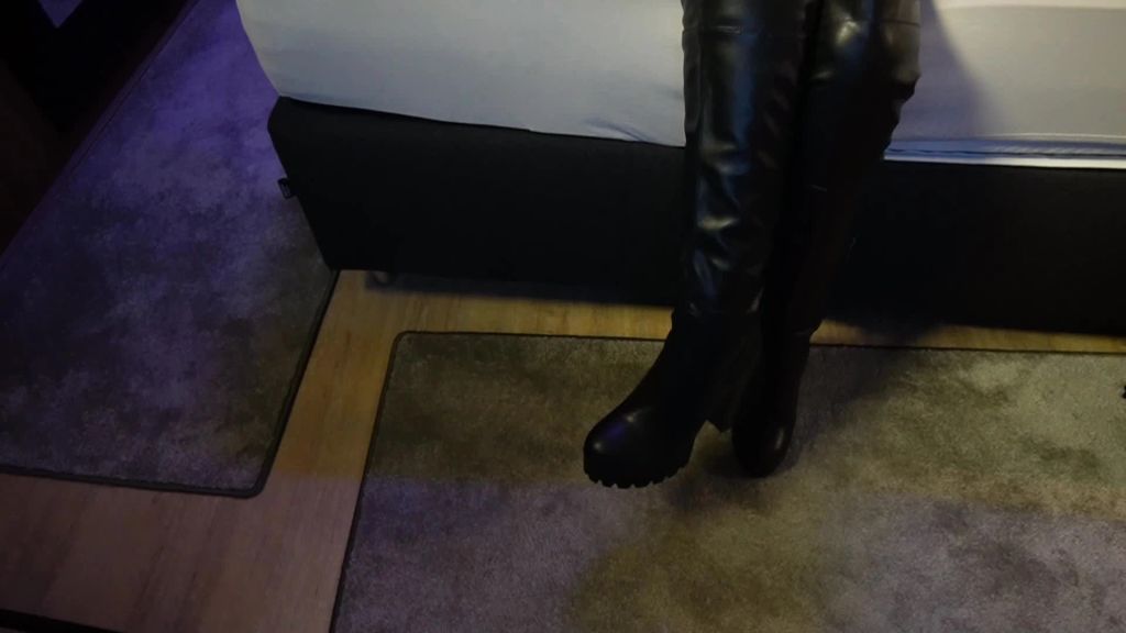 Als Leder Stiefel Fickstück gebucht und abgefickt!!!