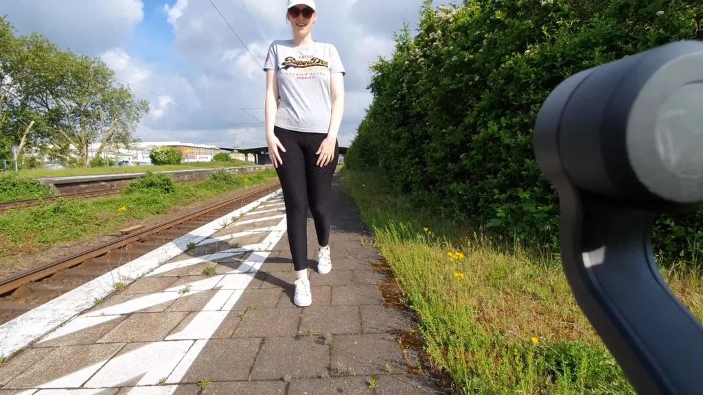 sexy foto nr. 1 von User Richard602 darf mich mitten am Bahnhof ficken