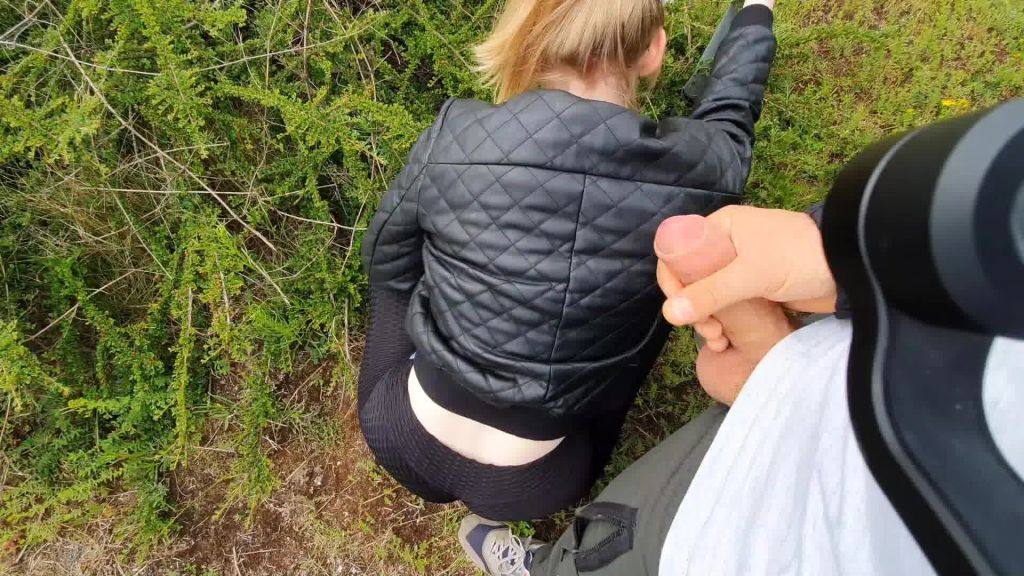 sexy foto nr. 10 von Teenyschlampe mitten am Bahnhof gefickt und angewixxt!!!