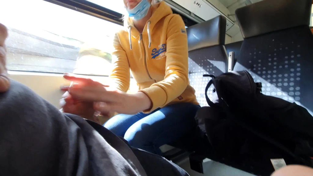 sexy foto nr. 6 von Speed Wichsen im Zug**Handjob vor Schwiegermutters Geburstag