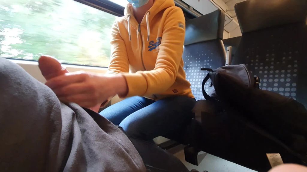sexy foto nr. 7 von Speed Wichsen im Zug**Handjob vor Schwiegermutters Geburstag