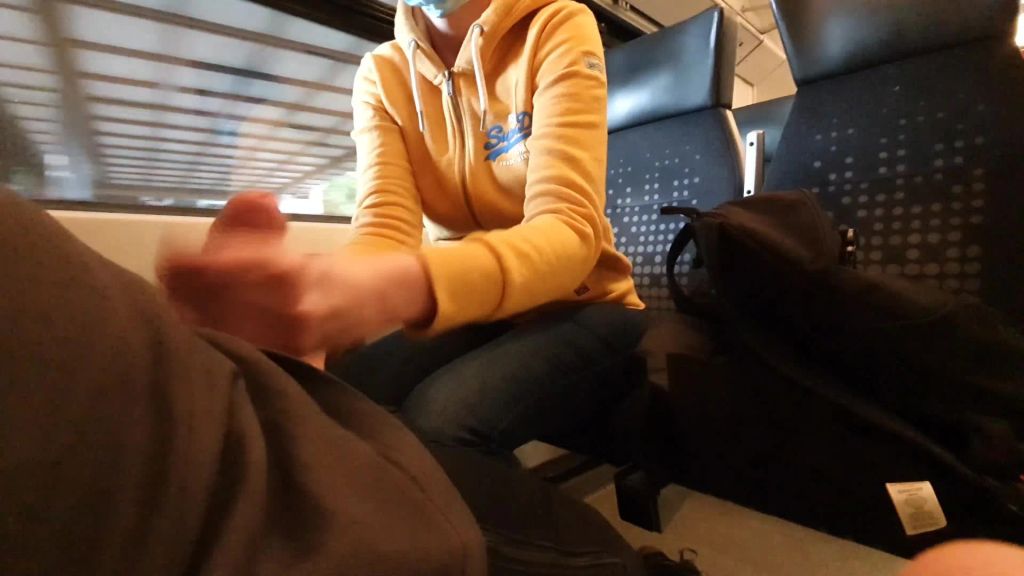 sexy foto nr. 8 von Speed Wichsen im Zug**Handjob vor Schwiegermutters Geburstag