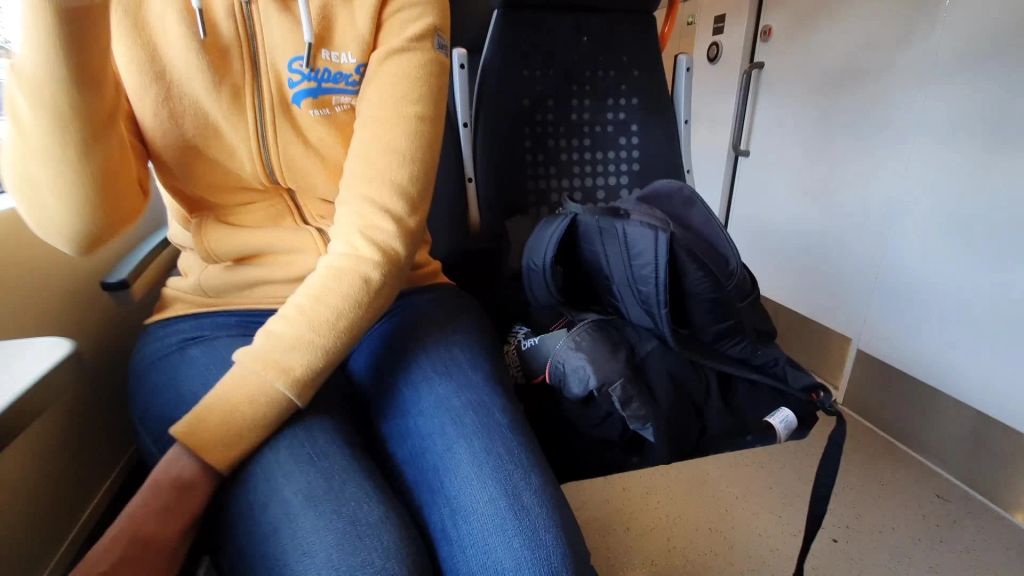 sexy foto nr. 10 von Speed Wichsen im Zug**Handjob vor Schwiegermutters Geburstag