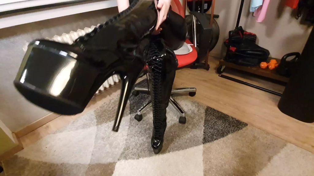sexy foto nr. 4 von Leder Wetlook Domina Ditytalk!