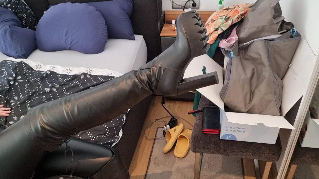 sexy foto nr. 3 von Leder Stiefel Dirty Talk
