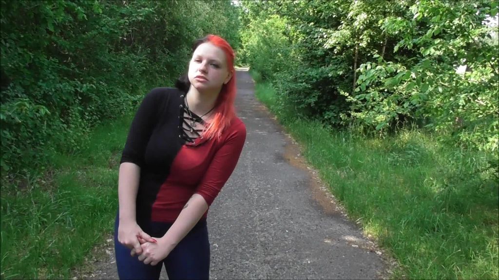 sexy foto nr. 2 von Erstes Outdoor-Video: Der Pisswalk