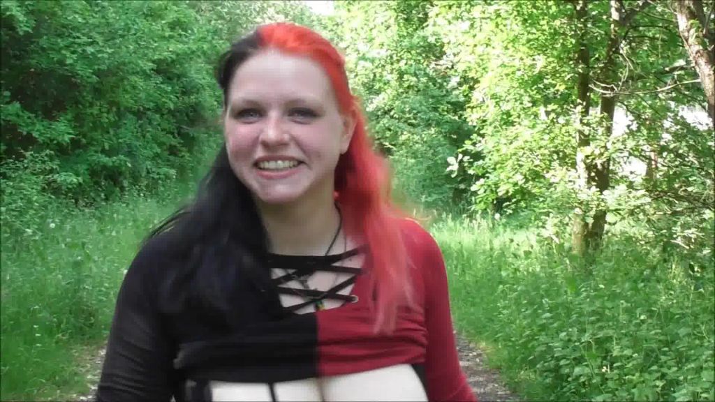 sexy foto nr. 8 von Erstes Outdoor-Video: Der Pisswalk