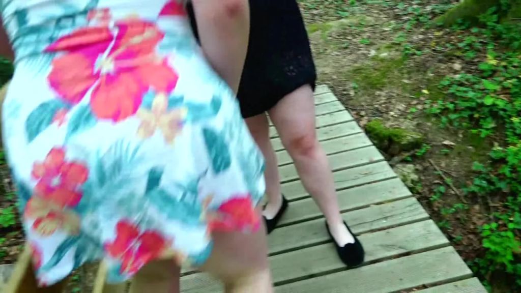 sexy foto nr. 7 von Wofür sind den Freundinnen da? Geile Lesbenaktioni n Wald