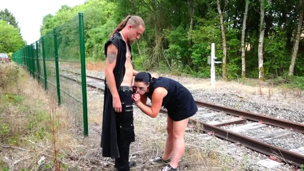 sexy foto nr. 5 von Total entgleist-Public fick an Gleisen