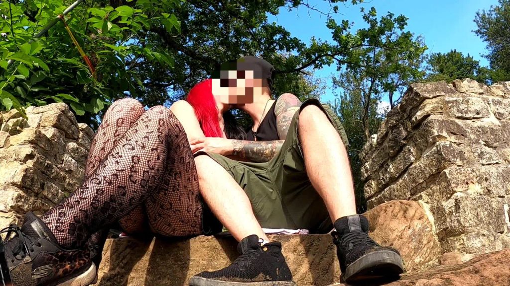 sexy foto nr. 1 von Outdoor quicky in der perspektive eines Cuckold