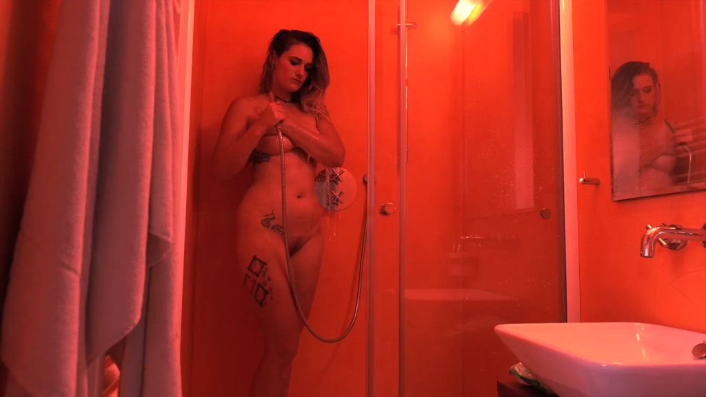 sexy foto nr. 3 von Unter der Dusche zu geil gewesen