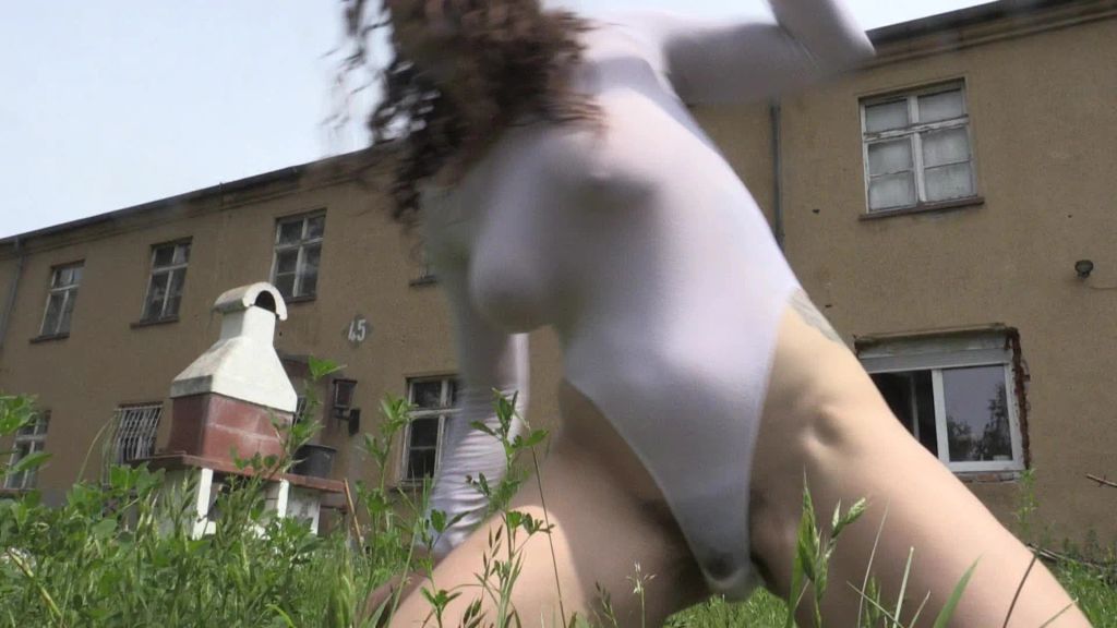 sexy foto nr. 7 von Peeing Yoga Pussy