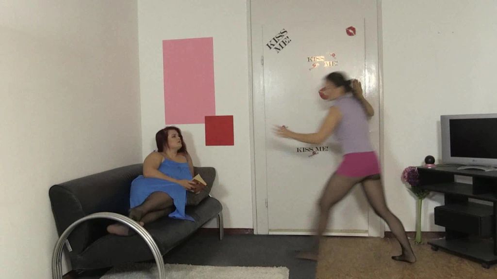 sexy foto nr. 1 von Catfight im Wohnheim