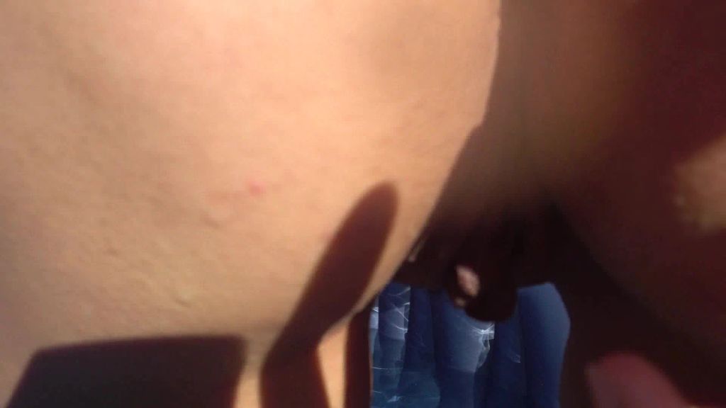 sexy foto nr. 10 von Lesbensex in deinem Pool