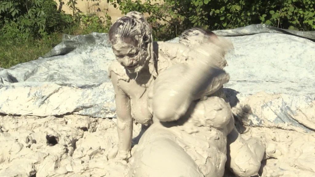 sexy foto nr. 10 von Mudfight