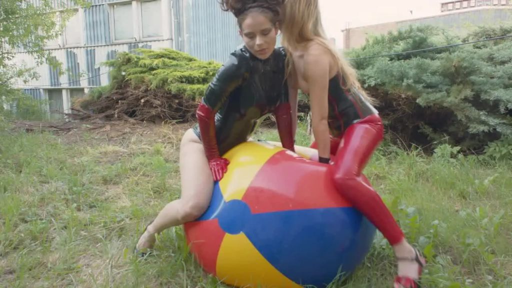 sexy foto nr. 3 von Gummiballfisten in Latex