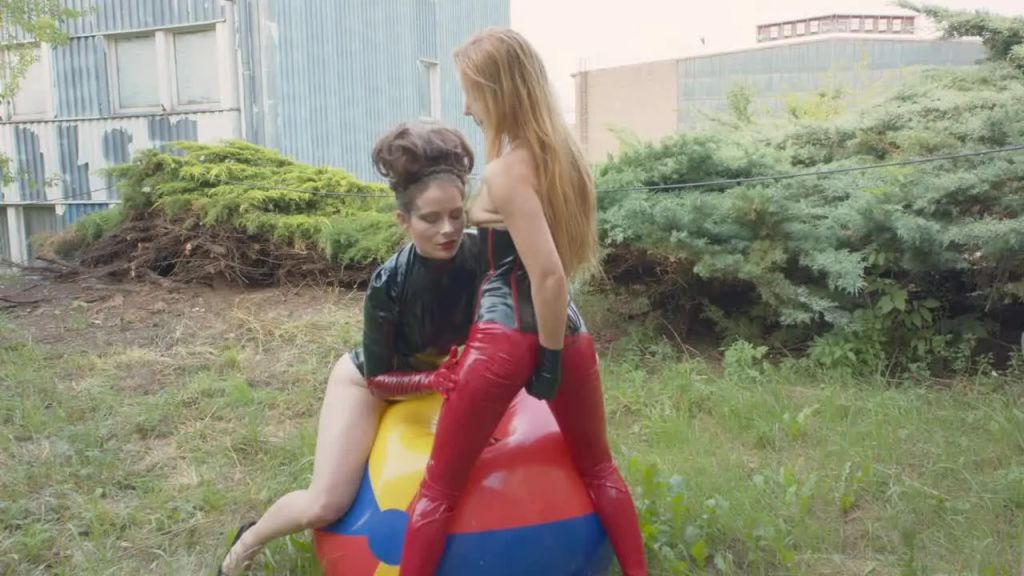 sexy foto nr. 4 von Gummiballfisten in Latex
