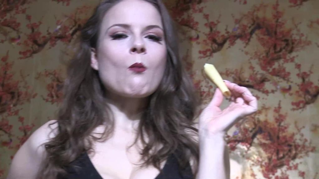 sexy foto nr. 4 von Giantess Snack - Ich schrumpfe dich