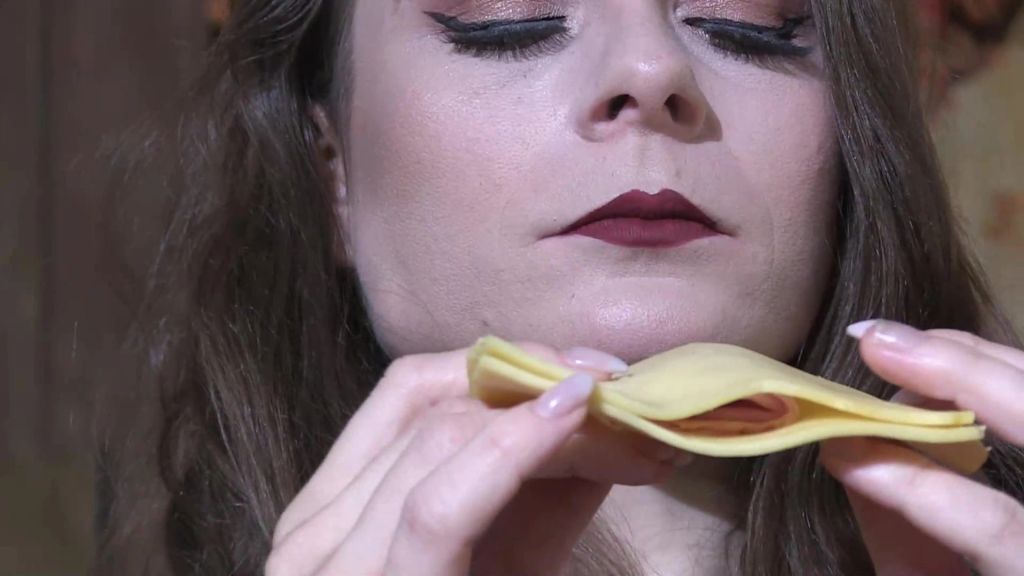 sexy foto nr. 8 von Giantess Snack - Ich schrumpfe dich