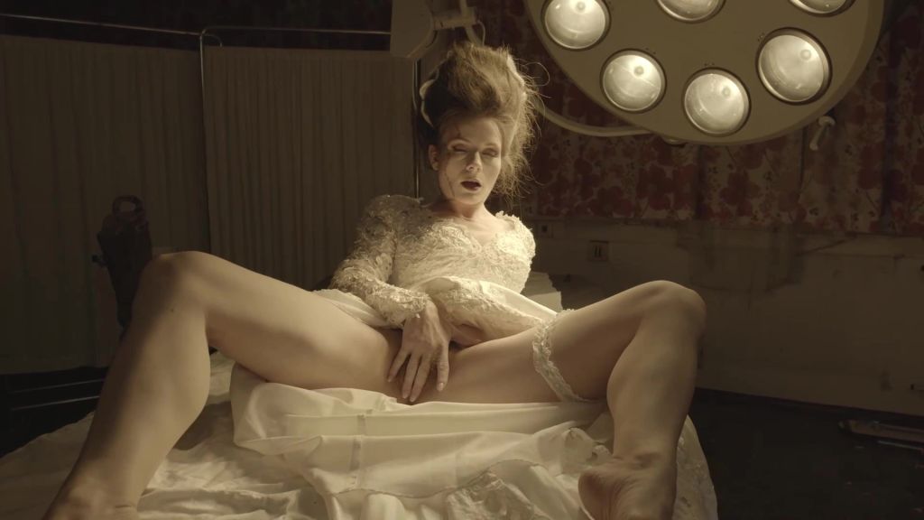 sexy foto nr. 4 von Frankensein's notgeile Braut