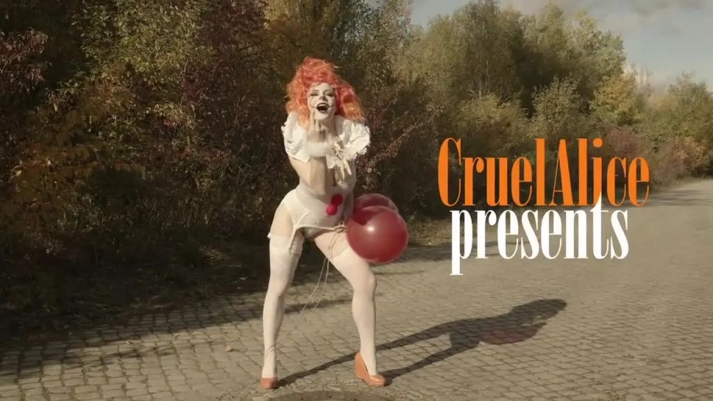 sexy foto nr. 1 von Pennywise fickt Luftballons