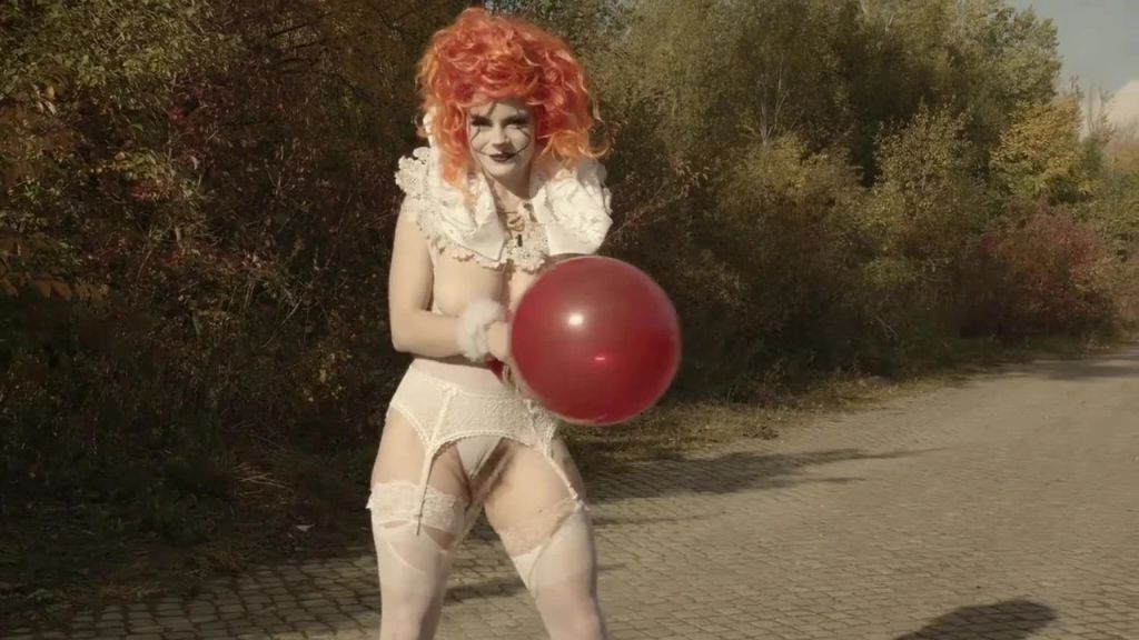 sexy foto nr. 9 von Pennywise fickt Luftballons