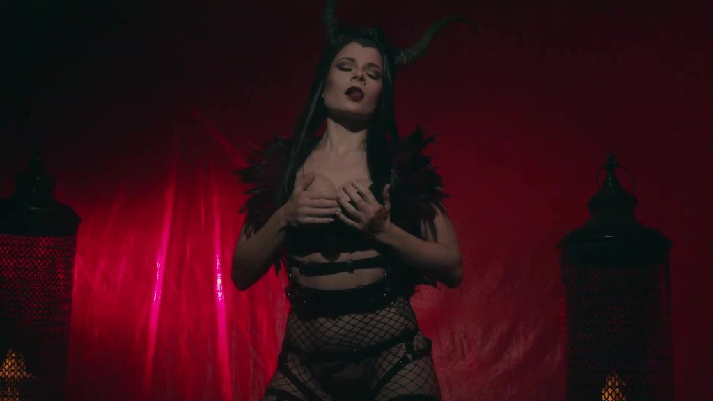 sexy foto nr. 3 von Succubus - Entsamungsritual