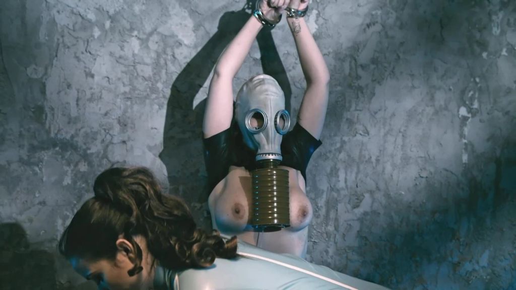 sexy foto nr. 4 von Gas mask smoke punishment