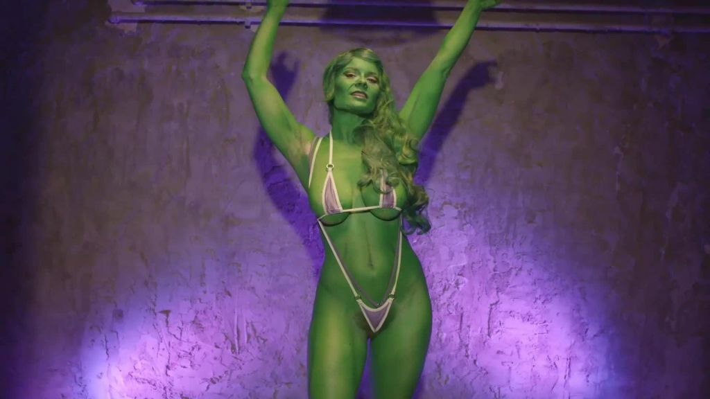 sexy foto nr. 1 von SHE-HULK Wichsanleitung