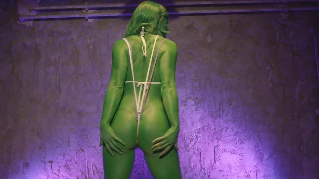 sexy foto nr. 2 von SHE-HULK Wichsanleitung