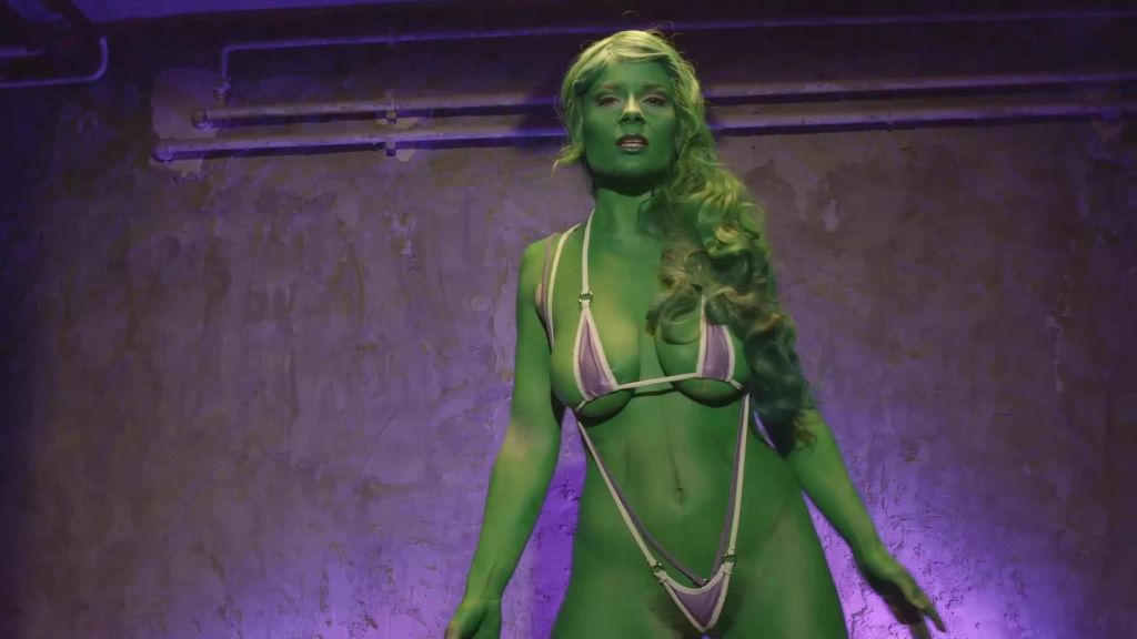 sexy foto nr. 3 von SHE-HULK Wichsanleitung