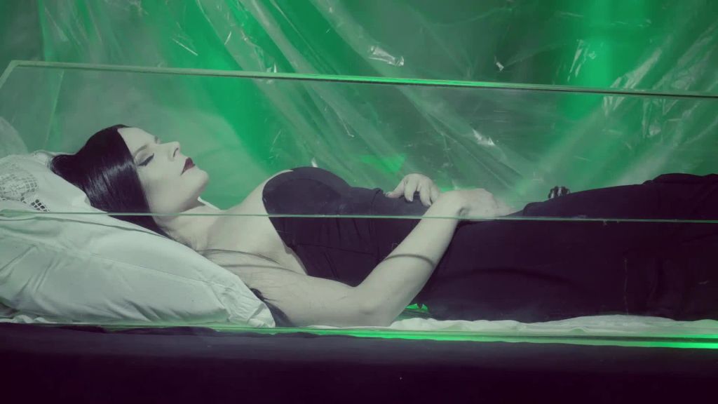 sexy foto nr. 1 von Morticia liebt eiskalte Finger