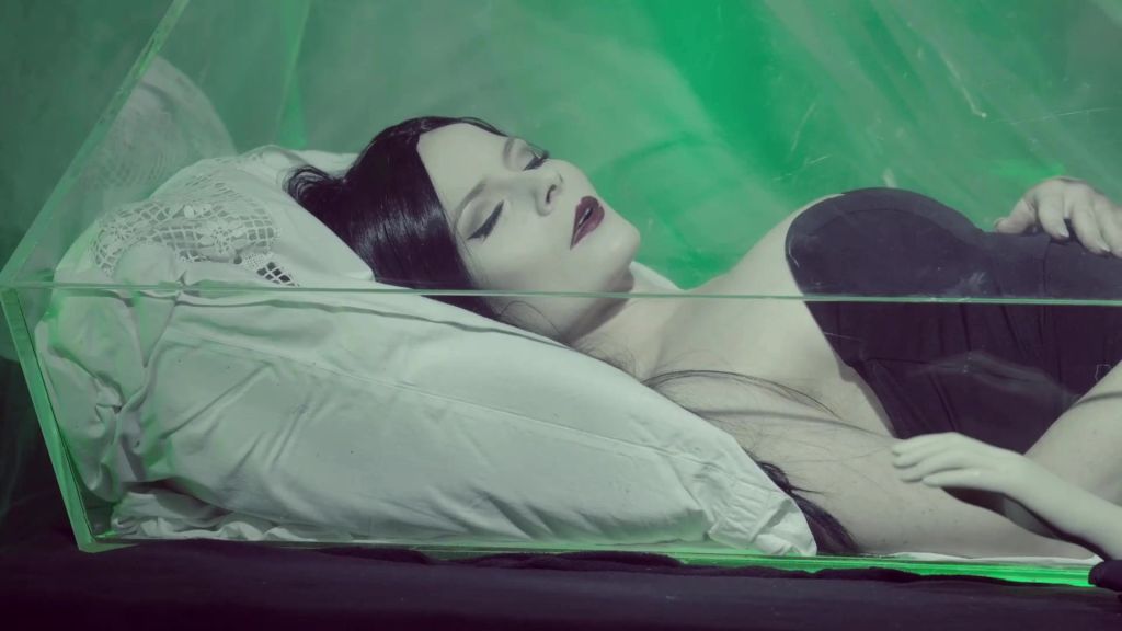 sexy foto nr. 3 von Morticia liebt eiskalte Finger