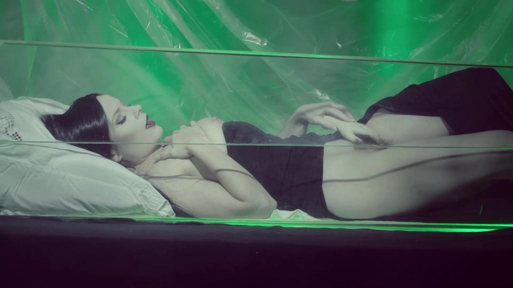 sexy foto nr. 6 von Morticia liebt eiskalte Finger
