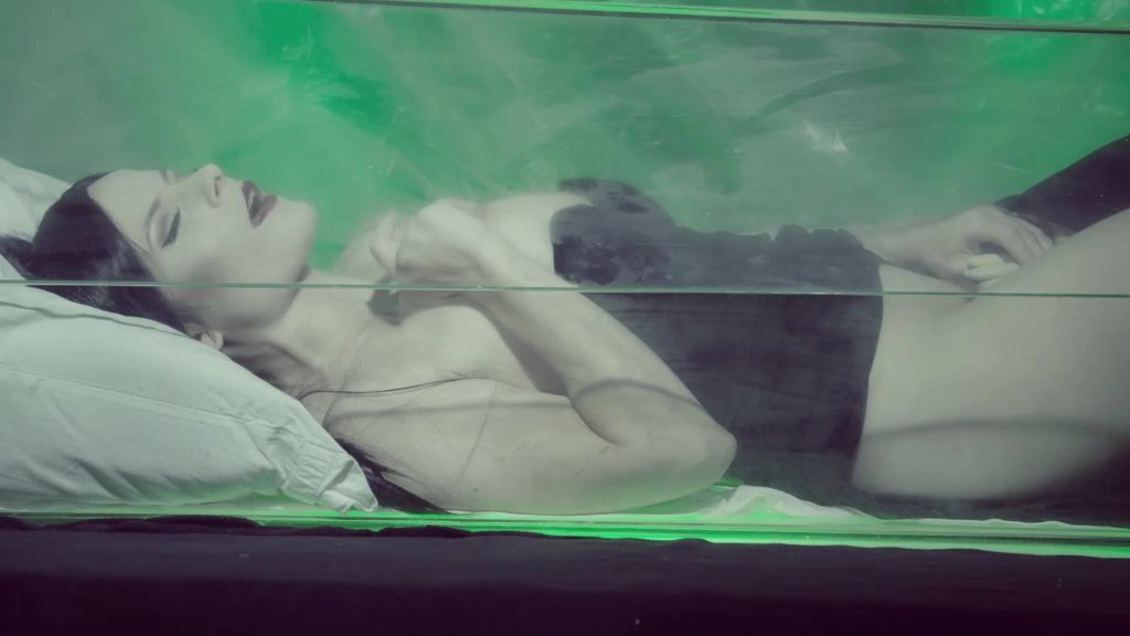 sexy foto nr. 8 von Morticia liebt eiskalte Finger