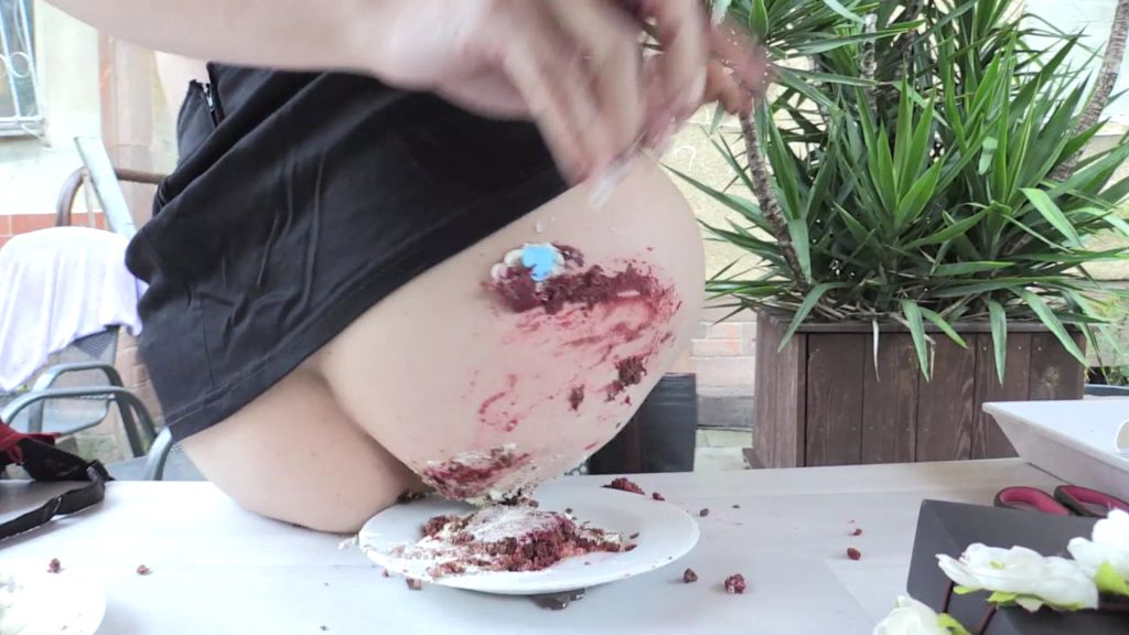 sexy foto nr. 8 von Toxic Ex - pisst auf deine Geburtstagstorte