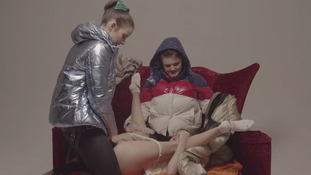 sexy foto nr. 7 von Daunenjacken Girlgang - Aufnahmeprüfung