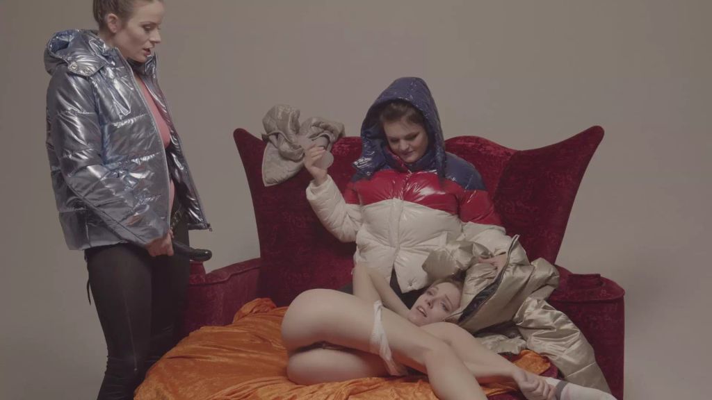 sexy foto nr. 8 von Daunenjacken Girlgang - Aufnahmeprüfung